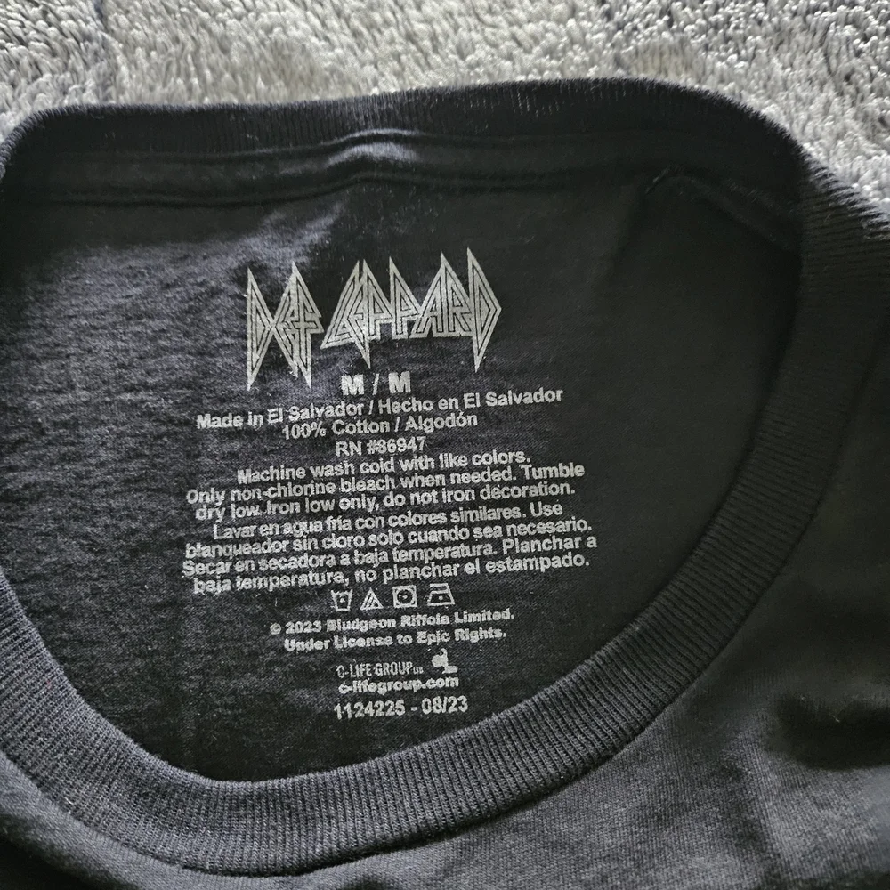 Def Leppard Black 'Animal' Graphic Short Sleeve Tee Size Medium - Picture 4 of 6